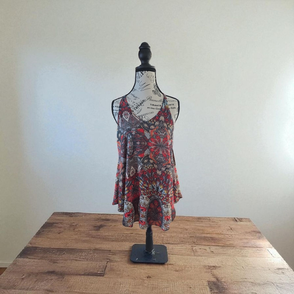 Lizard Thicket Red‎ and Gray Floral Camisole